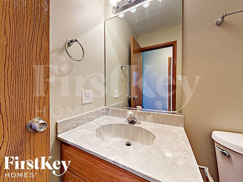 Building Photo - 1203 Quail Dr