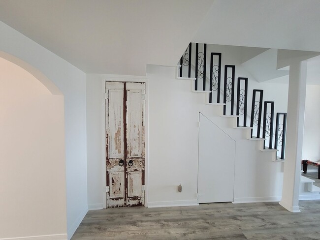 Building Photo - 215 Postoffice St