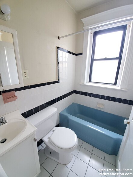 Building Photo - 1688 Beacon St