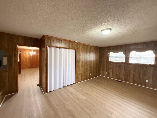 Building Photo - 2106 NW Sullivan Rd