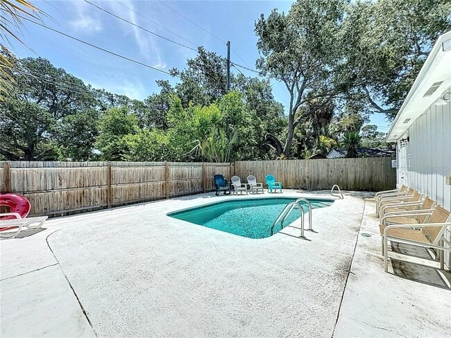 Building Photo - 3631 Park St N