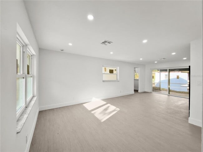 Building Photo - 941 Kathy St