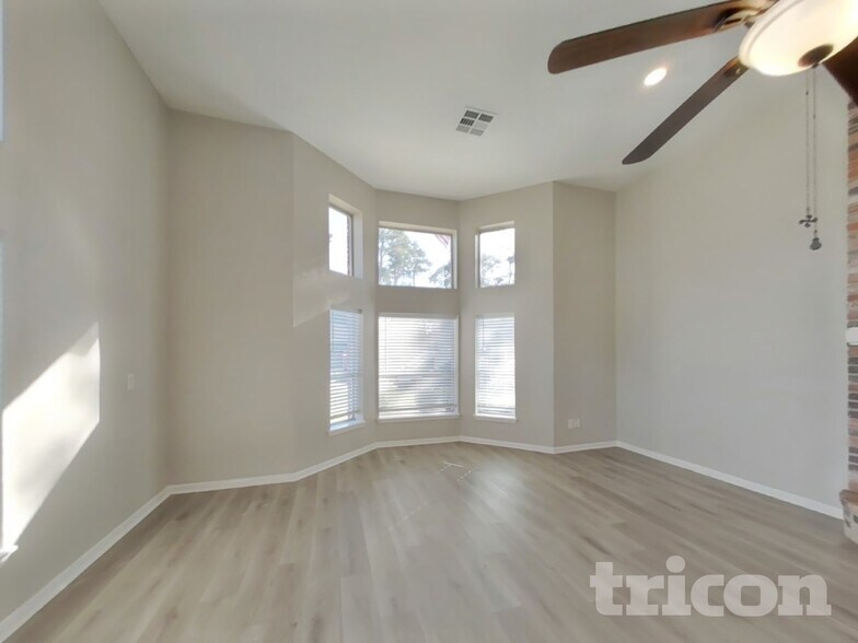 Building Photo - 5711 Kiowa Timbers Dr