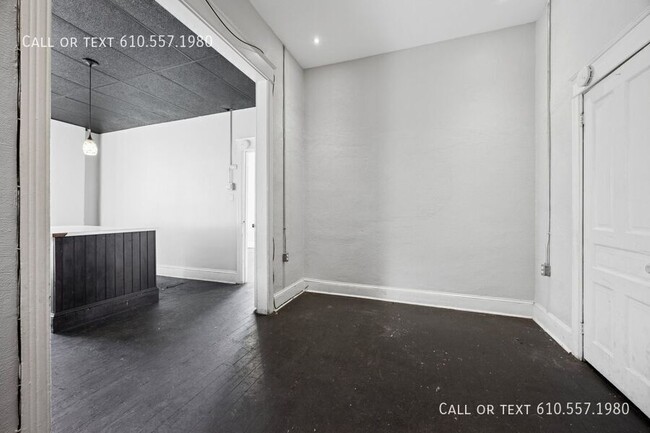 Building Photo - Spacious 2 Bedroom 1 Bathroom  Apartment i...