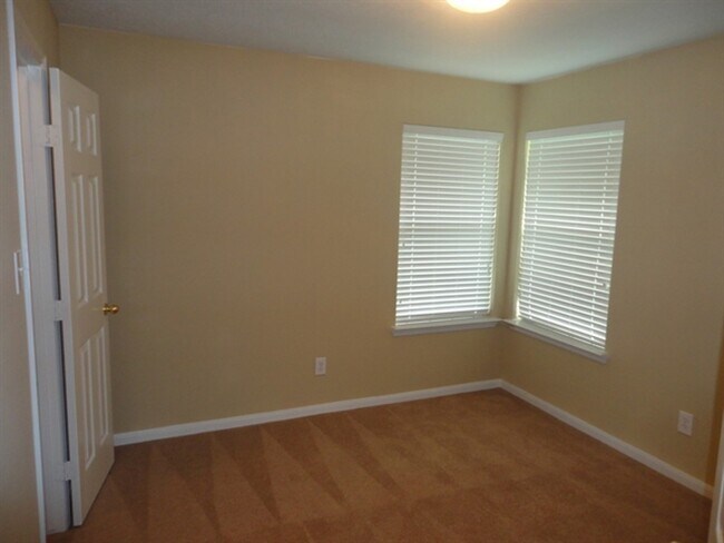 Building Photo - 15 Camber Pine Pl