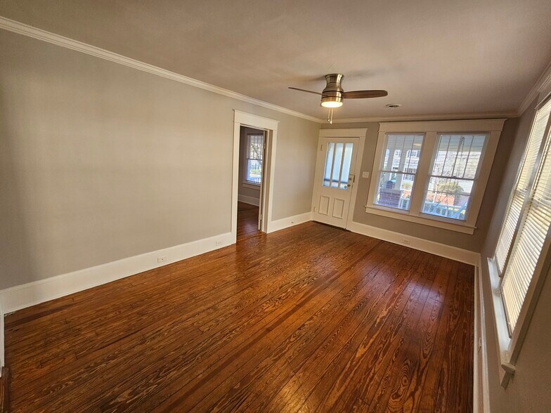 Building Photo - 209 S 2nd St