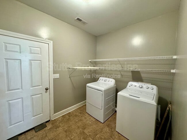 Building Photo - 11 Cedar Brook Ln