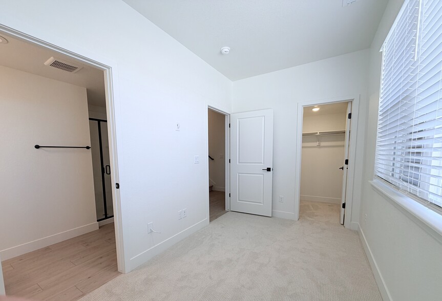 Building Photo - 4050 Ascend Grv