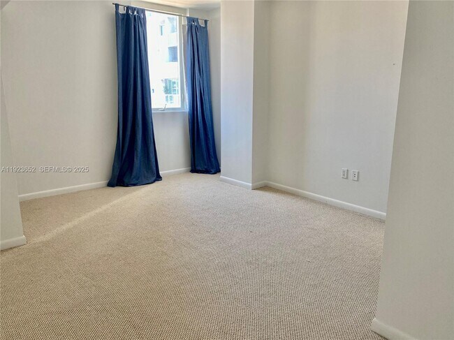 Building Photo - 253 NE 2nd St