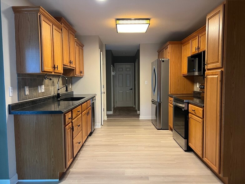Kitchen - 4701 Rainbow Trout Dr