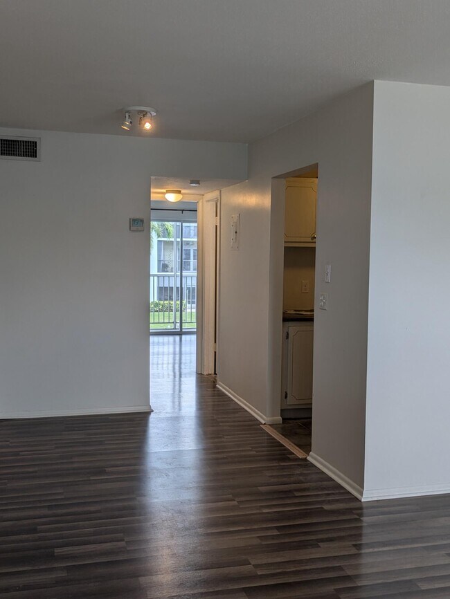 Building Photo - 131 Doolen Ct