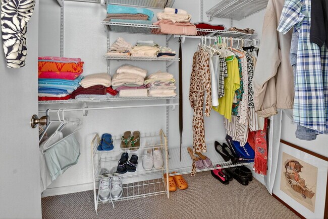 Building Photo - 2860 SW 22nd Ave