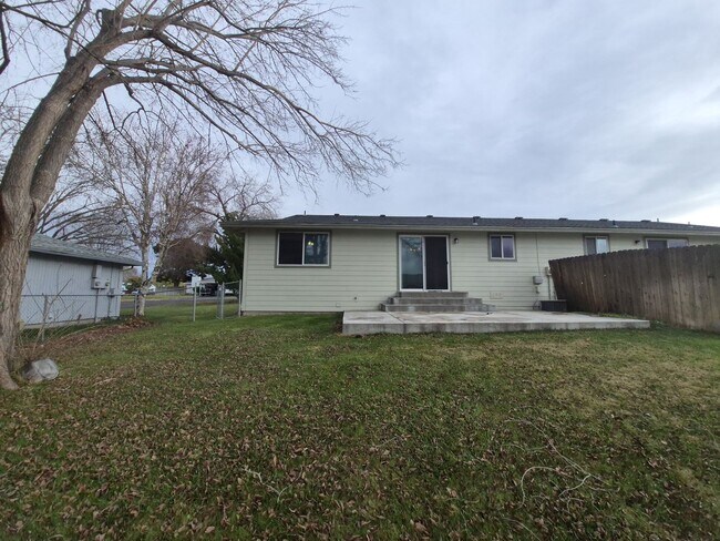 Building Photo - 1206zi-S