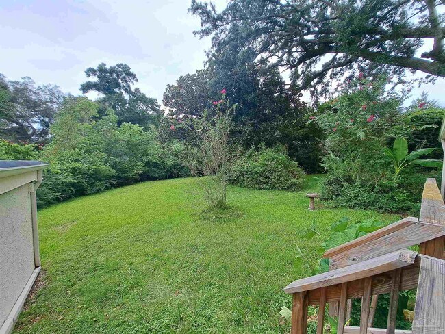 Building Photo - 8598 Meadowbrook Dr