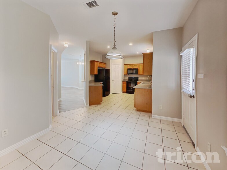 Building Photo - 2705 Lauren Way