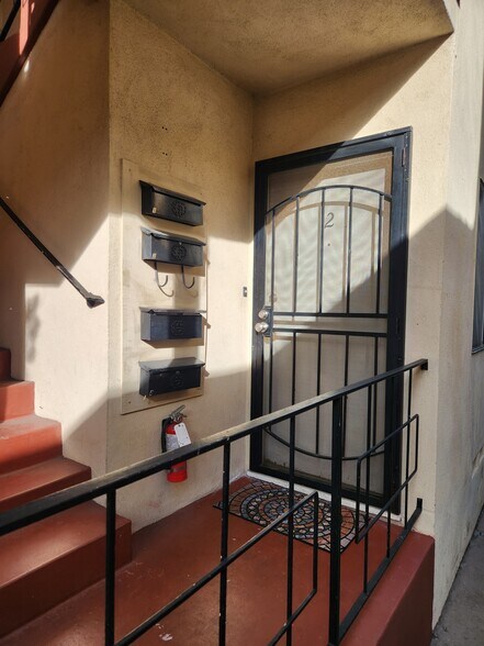 Building Photo - 1080 Termino Ave