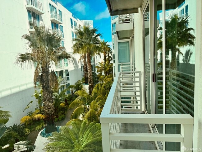 Building Photo - 555 4th St