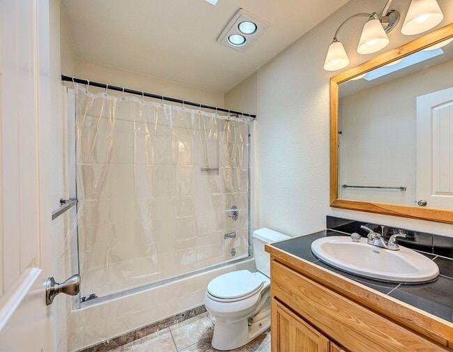 Building Photo - Lynnwood Duplex