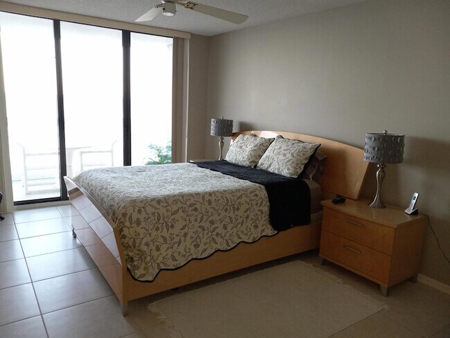 Building Photo - 9960 S Ocean Dr