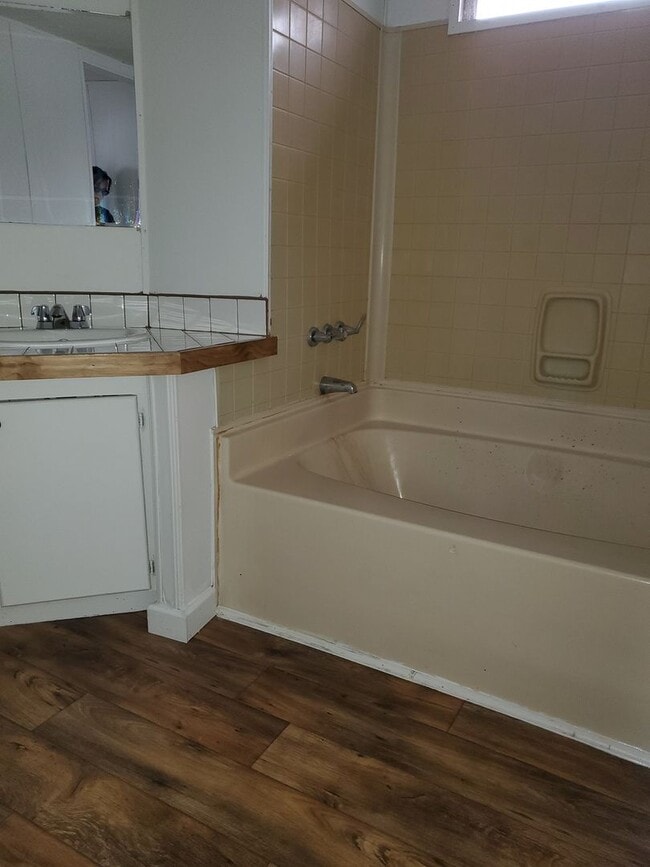 Building Photo - Ready to Move in