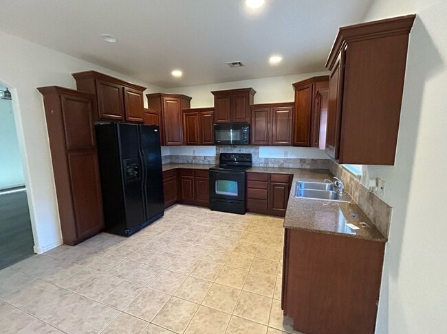 Building Photo - 1909 SW Elington St