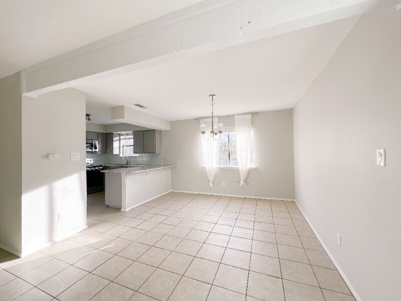 Building Photo - 1602 Dale Cove