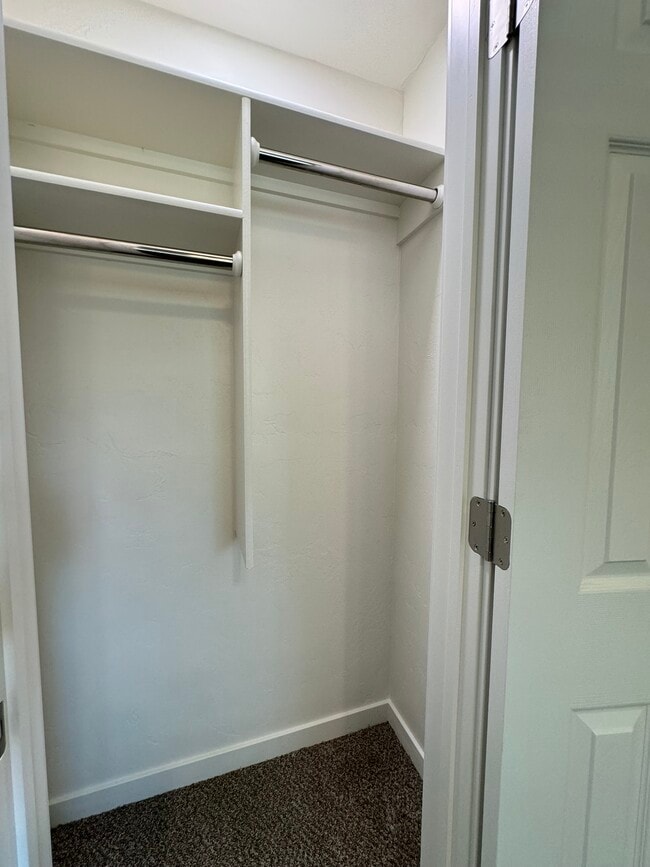 Building Photo - 1442 E Broadway St