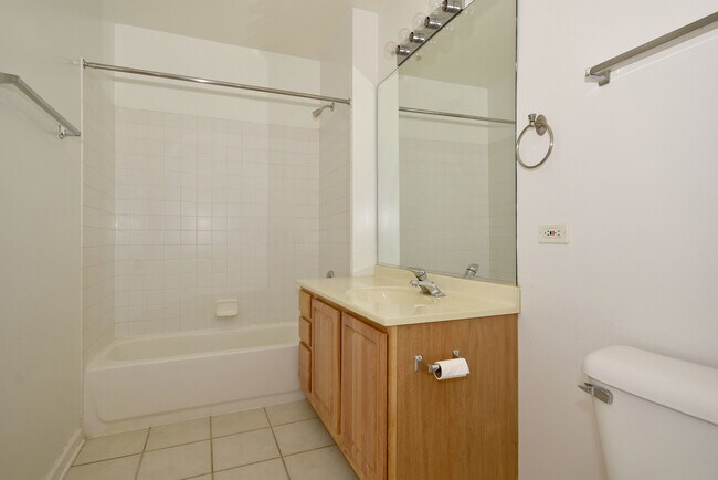Building Photo - 1327 N Halsted St