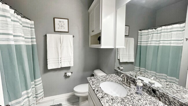 Building Photo - Pre Leasing For August 2024!! 3 Minutes fr...