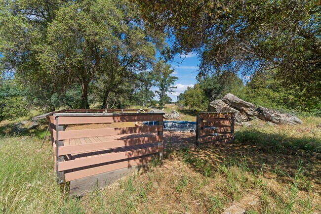 Building Photo - 31331 Auberry Rd