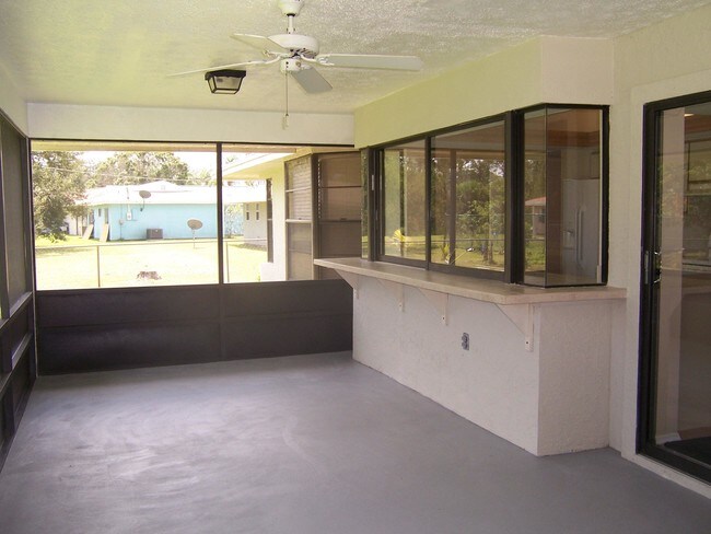 Building Photo - 2163 SE Shelter Dr
