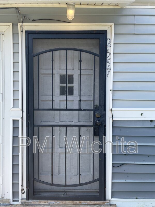 Primary Photo - 2557 N Park Pl