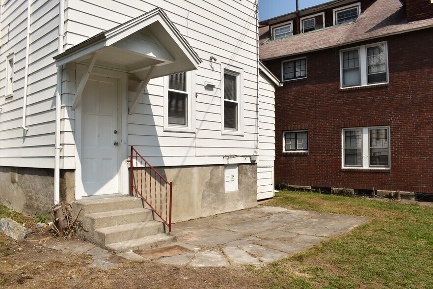 Apartment Rear Entry & Patio - 533 W Water St