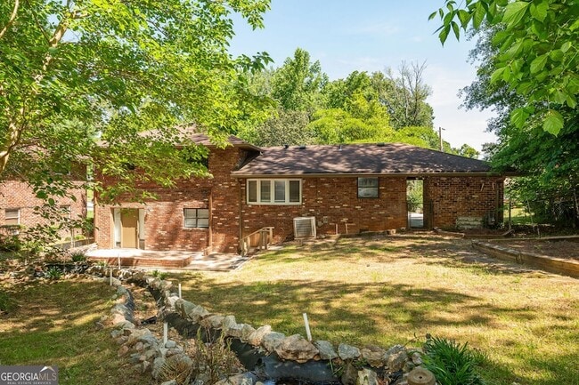 Building Photo - 1947 Farris Dr