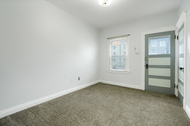 Building Photo - Starter Two Bedroom in Great Neighborhood - Low Deposit