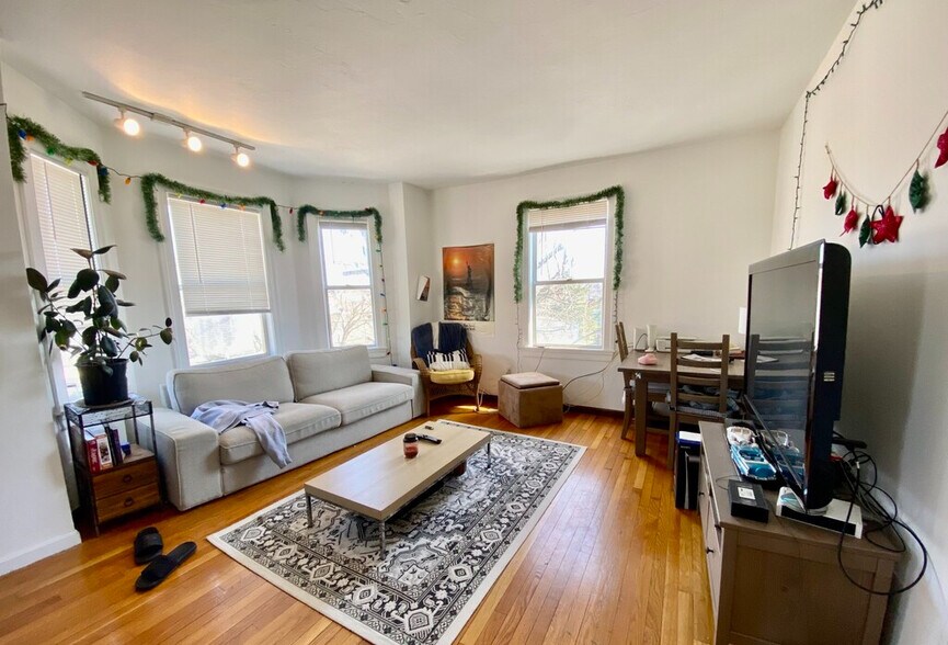 Building Photo - 99 Sheridan St