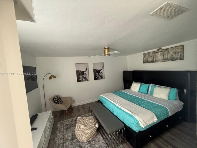 Building Photo - 1569 Shaker Cir