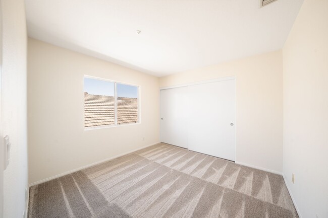Building Photo - 4 Bedroom View Home in Emerald Heights | 3-Car Garage | Guard Gated Community