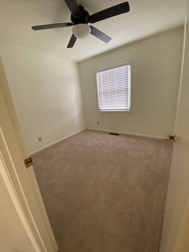 Bedroom 3 - 114 Woodglen Dr