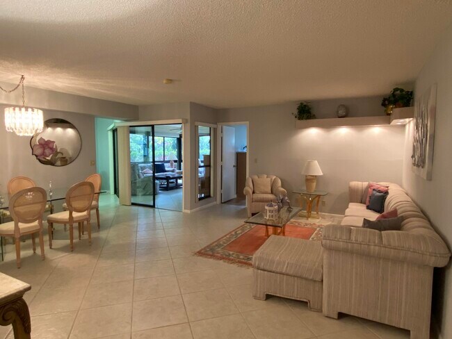 Building Photo - 3101 Lucerne Park Dr