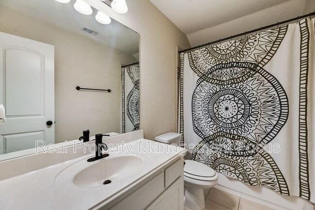 Building Photo - 3625 Funston Dr