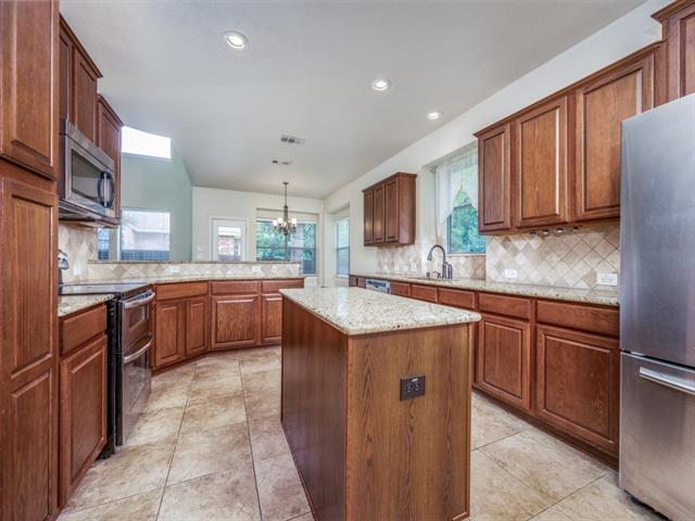 Building Photo - 7003 Chittamwood Dr