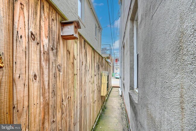 Building Photo - 1419 Battery Ave