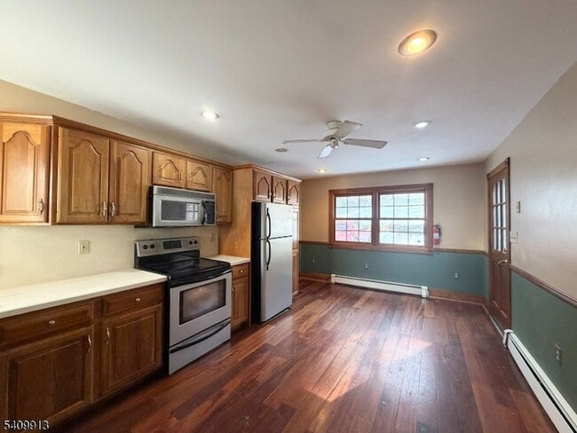 Building Photo - 147 Millbrook Ave