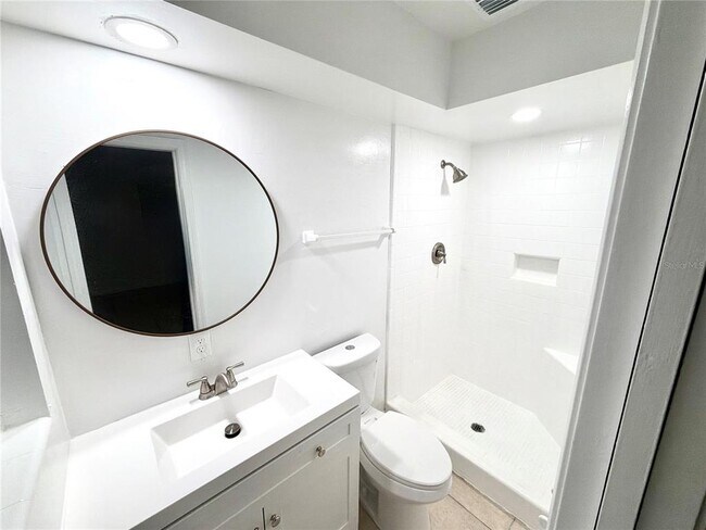 Building Photo - 2467 Sunderland Rd