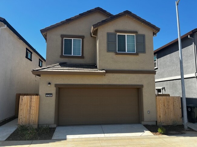 Building Photo - Beautiful New 3 Bedroom, 2.5 Bath, 1856 Sq...