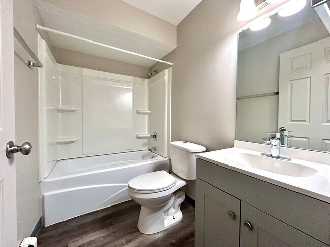 Building Photo - 3924 Kenowa Ave