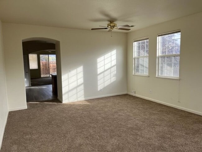 Building Photo - Fernley 4 Bedroom Home 