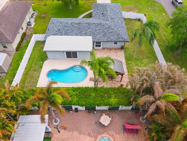 Building Photo - 3238 SW Constellation Rd