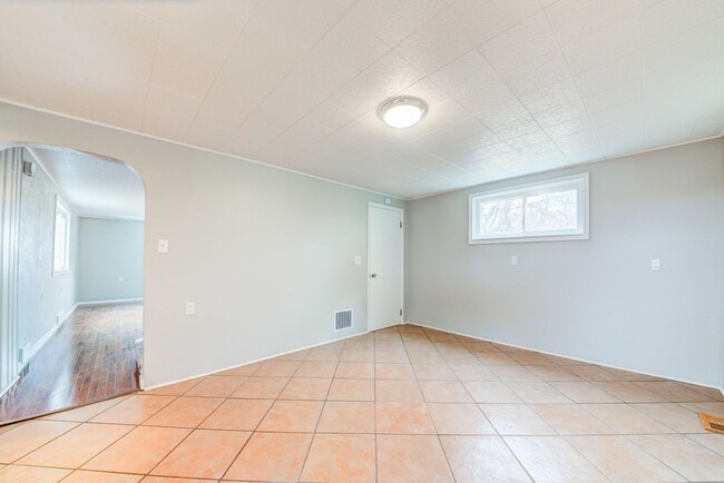 Building Photo - 5 Renwick St